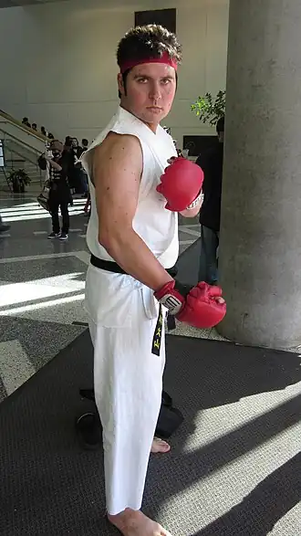 Cosplayer, uitgedost als Ryu