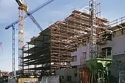 De nieuwbouw van het stationsgebouw in 1988.