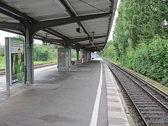 Blik op het perron van station Alte Wöhr (2011)