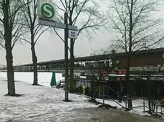 Een van de ingangen van station Veddel (2010)