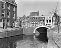 Brug in 1967 met uitzicht op het Rapenburg