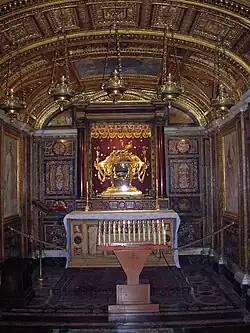 De crypte onder het hoogaltaar.