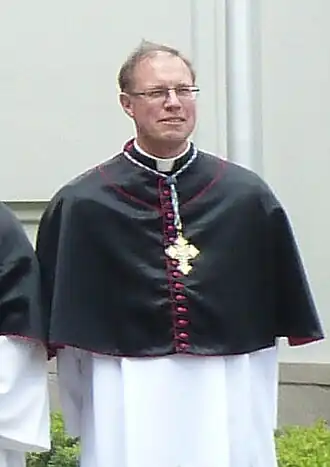 Prof dr. kanunnik Hallein, 2019