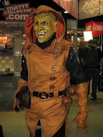 Cosplayer uitgedost als de Hobgoblin