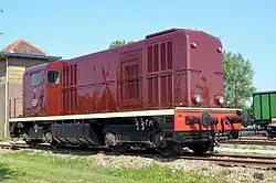 Loc 2424 bij de SGB te Goes na een schilderbeurt weer in NS-kleuren; 4 juni 2022.