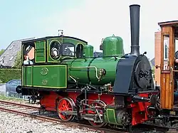 Kleine tweeassige industrieloc bij de Museumstoomtram Hoorn - Medemblik