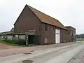 Voormalige vlasfabriek bestaande uit roterij, zwingelarij en drie schuren