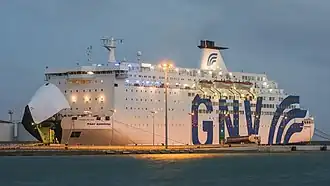 De SNAV Sardegna in de haven van Sète.