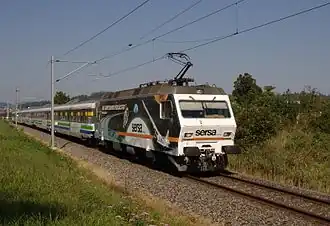 Re 456 met reclame "Sersa" als Voralpenexpress op 16 september 2007 tussen Blumenau en Schmerikon