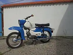 De Sperber (sperwer) uit 1967 had zowel een grotere tank als een groter zadel, waardoor beide "naar elkaar toe" groeiden. Het was een echte 50 cc "motorfiets", die 76 km per uur haalde