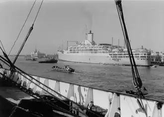 Schepen in het Suezkanaal in 1957.