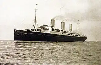 SS Vaterland in de kleuren van Hamburg-America Line