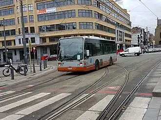 Van Hool A308 op lijn 70 aan het Flageyplein.