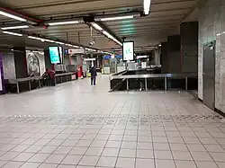 Lokettenzaal en toegang tot de perrons