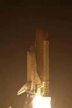 Discovery vertrekt vanaf Kennedy Space Center.