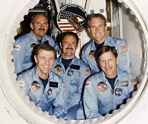 De bemanning van STS-51-I