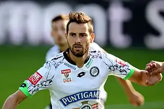 Tadić in het tenue van SK Sturm Graz in 2015.