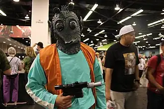 Cosplayer, uitgedost als Greedo