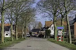 Ingang van het dorp vanaf Englum gezien