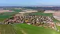 Luchtfoto van Saaße, met circa 125 inwoners een van de grootste van de dorpjes rondom Lüchow