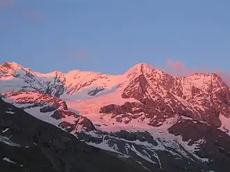 De Dôme de la Sache met rechts de Dôme des Platières