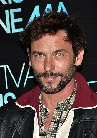 Sagamore Stévenin speelt Falco