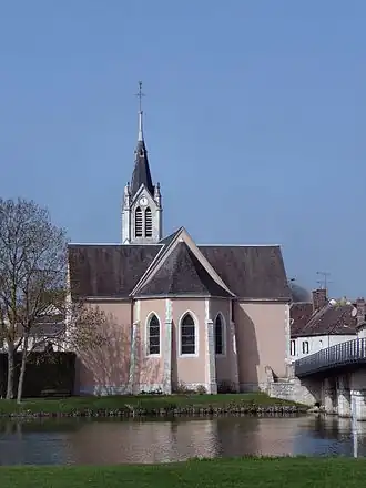 De kerk van Saint-Denis-les-Ponts