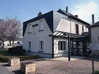 Gemeentehuis (in Saint-Denis-les-Ponts)