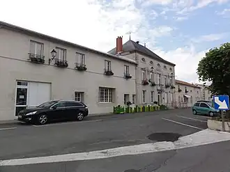 Gemeentehuis en school