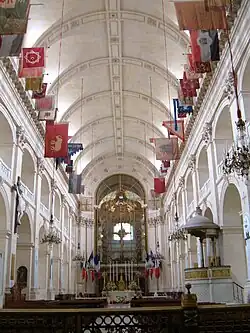 De door het Franse leger veroverde vlaggen.