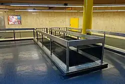 Trap naar het ongebruikte station op niveau -2.