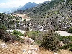 De bergketen waar het kasteel op ligt