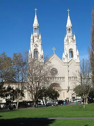 De Saints Peter and Paul Church vanaf Washington Square