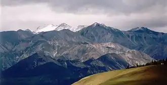 Gezicht op de Oostelijke Sajan met de Moenkoe-Sardyk op de achtergrond