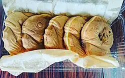 Ronde taiyaki in de vorm van opgerolde vissen, verkocht in Gunma