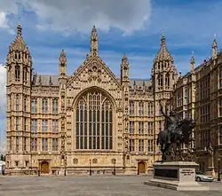 Palace of Westminster, een voorbeeld een neogotisch gebouw in Perpendicular-stijl.