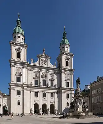 Voorkant Dom van Salzburg