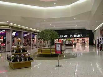 Famous-Barr in de Jamestown Mall, Florissant, Missouri