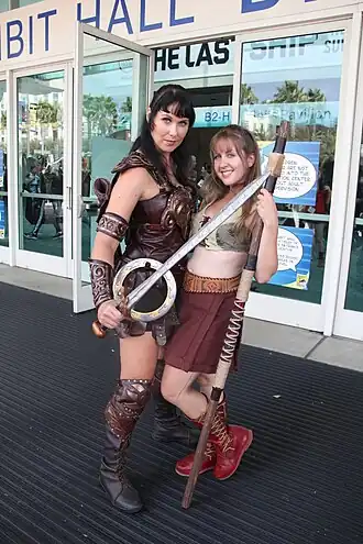 Cosplay van Xena & Gabrielle, San Diego Comic-Con 2014