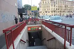 De westelijke ingang aan de Via Magnagrecia