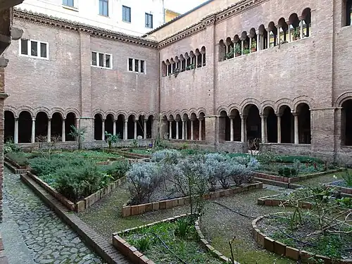 De rondgang rond de kloostertuin