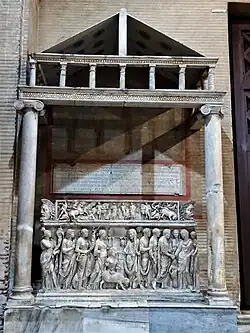 Grafmonument van kardinaal Fieschi.