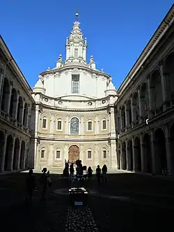 De kerk en de cortile van Palazzo della Sapienza.