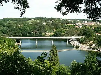 De rivier de Dão bij Santa Comba Dão