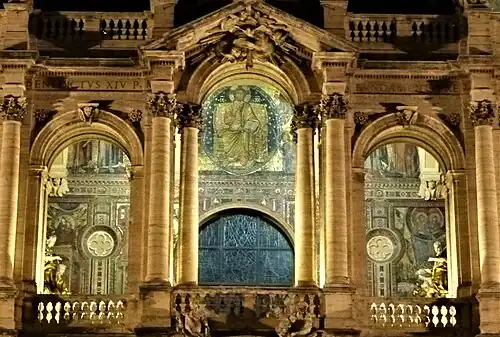 Nachtelijke verlichting van de loggia.