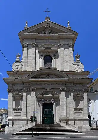 Voor- en zijgevel van de Santa Maria della Vittoria