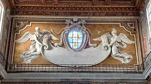 Binnenzijde van de voorgevel.