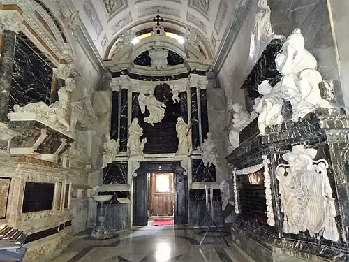 grafmonumenten in de vestibule