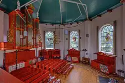 Interieur met Van Oeckelenorgel, kerkbanken en herebanken