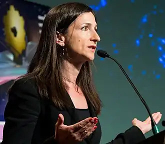 Sara Seager tijdens een paneldiscussie in 2014